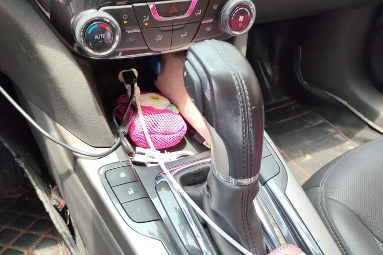 Used Chevrolet Malibu 2016 2.0L Automatic Luxury Edition Gear Lever