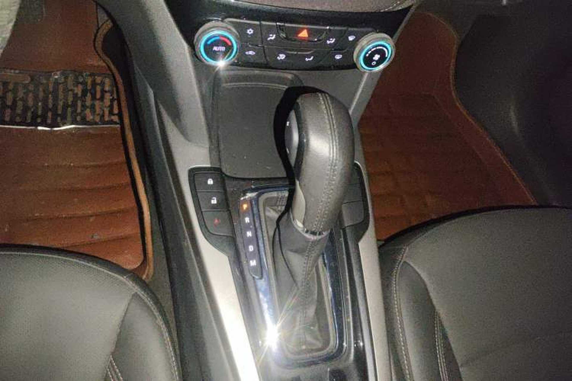 Used Chevrolet Malibu 2016 2.0L Automatic Luxury Edition Gear Lever