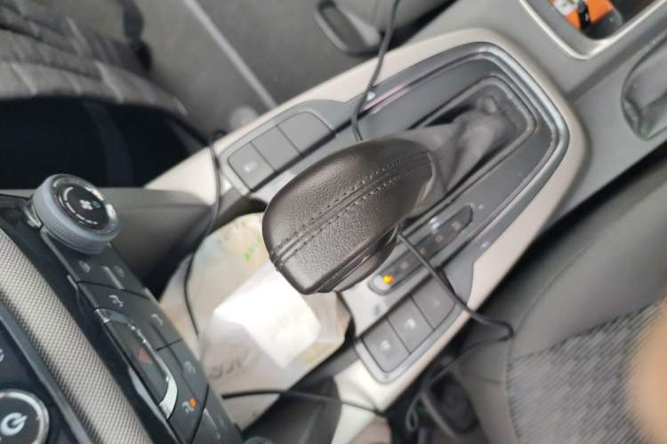Used Chevrolet Malibu 2016 1.6T Automatic Luxury Edition Gear Lever