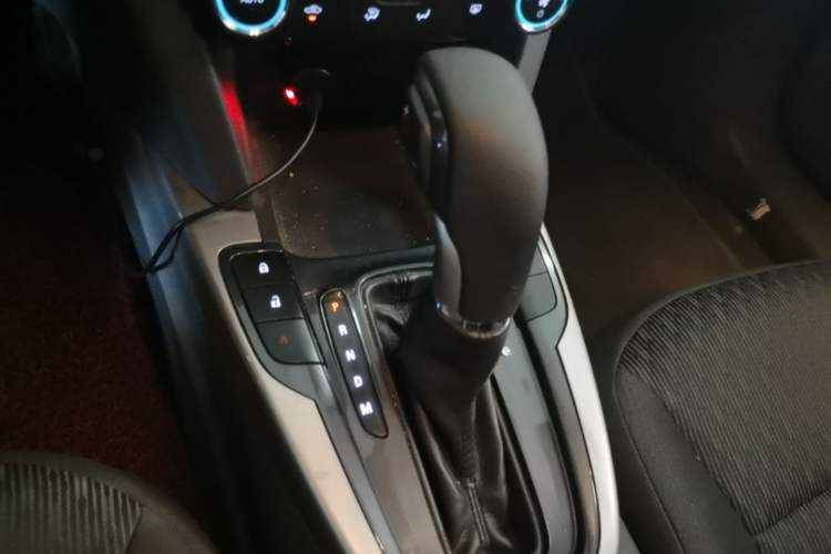 Used Chevrolet Malibu 2016 1.6T Automatic Comfort Edition Gear Lever