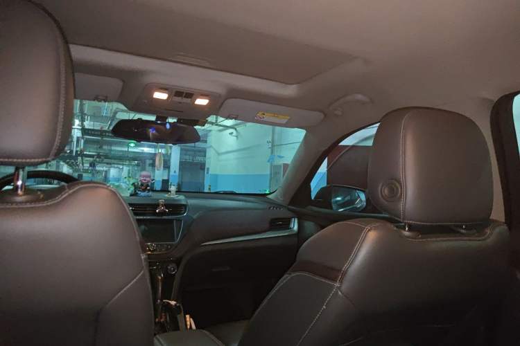 Used Chevrolet Malibu 2016 2.0L Automatic Luxury Edition Headliner