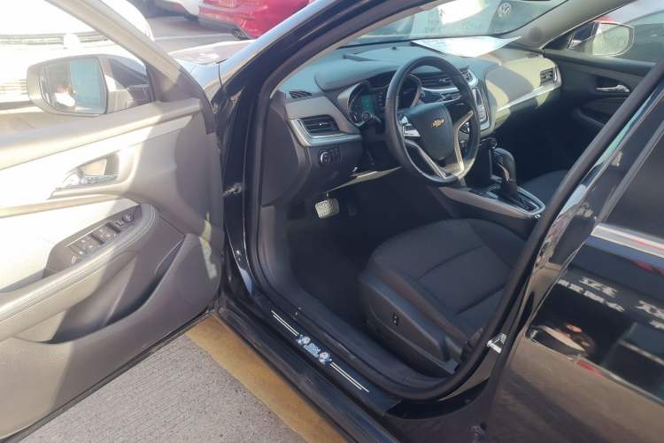 Used Chevrolet Malibu 2016 1.6T Automatic Comfort Edition Interior 3