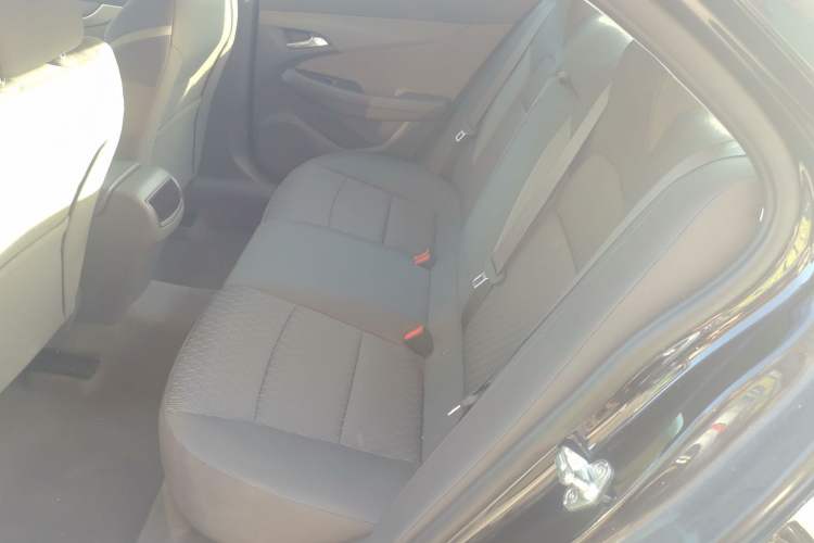 Used Chevrolet Malibu 2016 1.6T Automatic Comfort Edition Interior 4