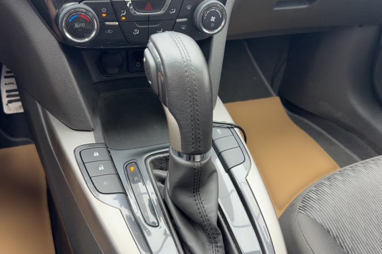 Used Chevrolet Malibu 2016 1.6T Automatic Comfort Edition Interior 5