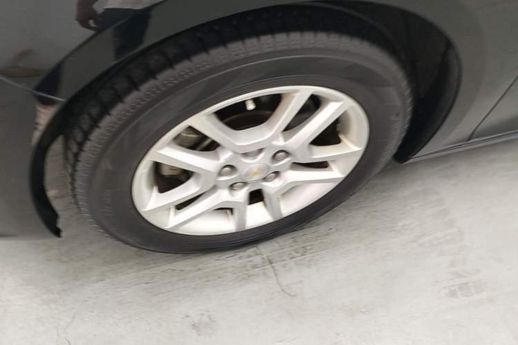 Used Chevrolet Malibu 2016 1.6T Automatic Comfort Edition Left Front Wheel Hub