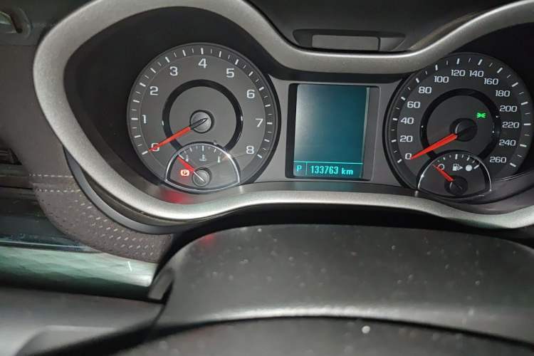 Used Chevrolet Malibu 2016 2.0L Automatic Luxury Edition Odometer Close Up