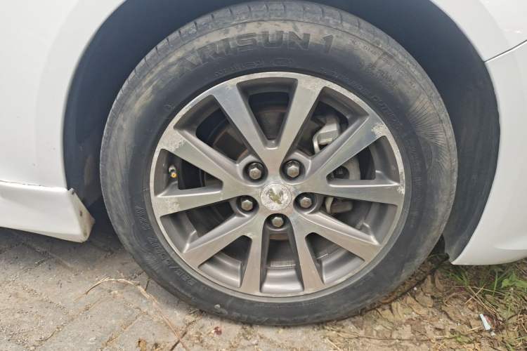 Used Chevrolet Malibu 2016 2.0L Automatic Luxury Edition Right Front Wheel Hub