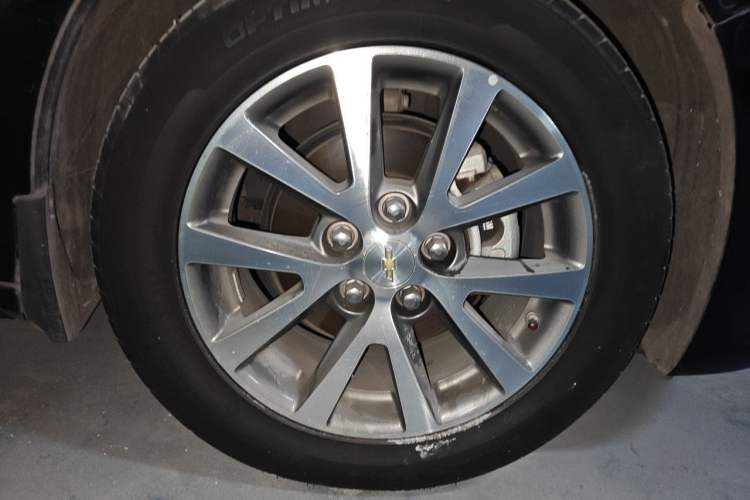 Used Chevrolet Malibu 2016 2.0L Automatic Luxury Edition Right Front Wheel Hub