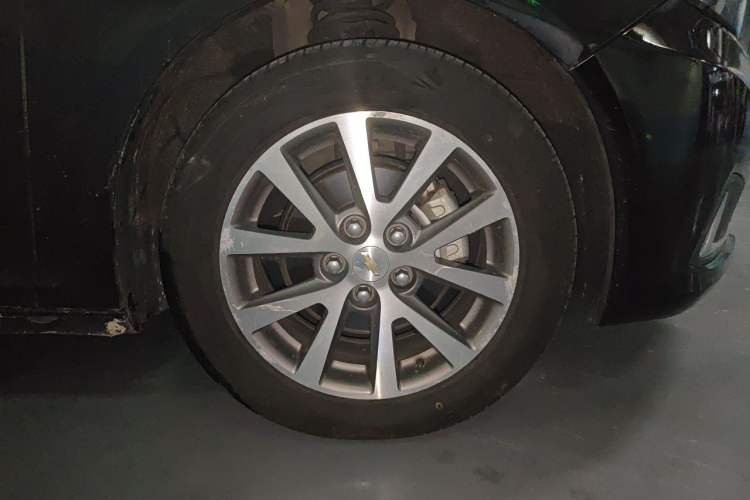 Used Chevrolet Malibu 2016 2.0L Automatic Luxury Edition Right Front Wheel Hub