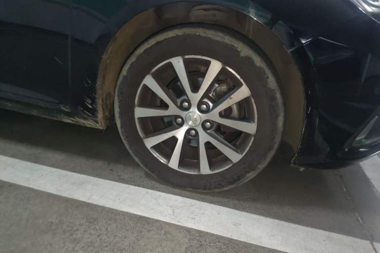 Used Chevrolet Malibu 2016 2.0L Automatic Luxury Edition Right Front Wheel Hub