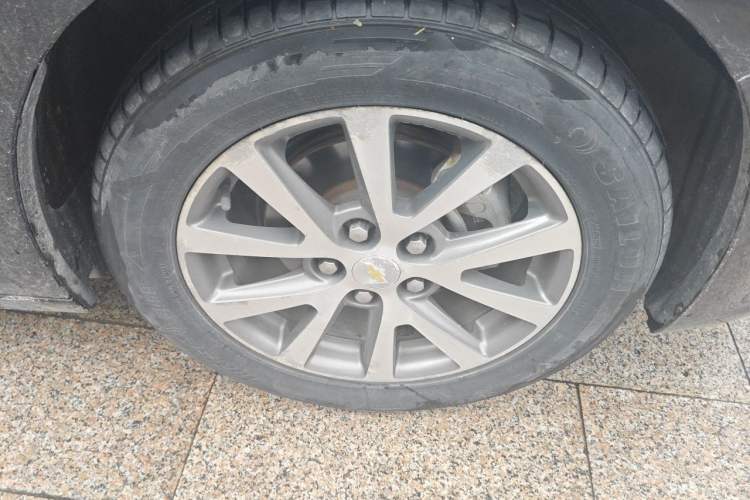 Used Chevrolet Malibu 2016 2.0L Automatic Luxury Edition Right Front Wheel Hub