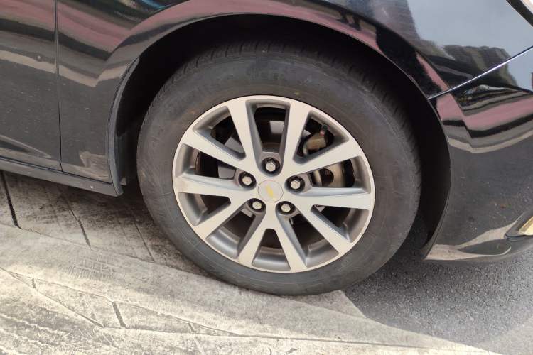 Used Chevrolet Malibu 2016 2.0L Automatic Luxury Edition Right Front Wheel Hub