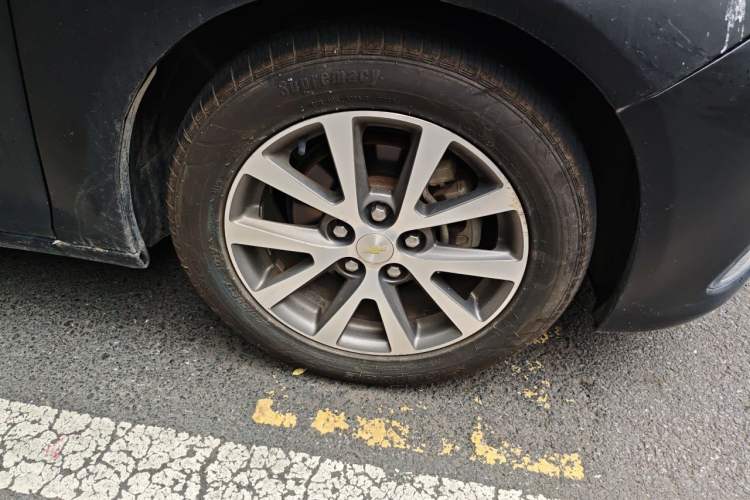 Used Chevrolet Malibu 2016 2.0L Automatic Luxury Edition Right Front Wheel Hub