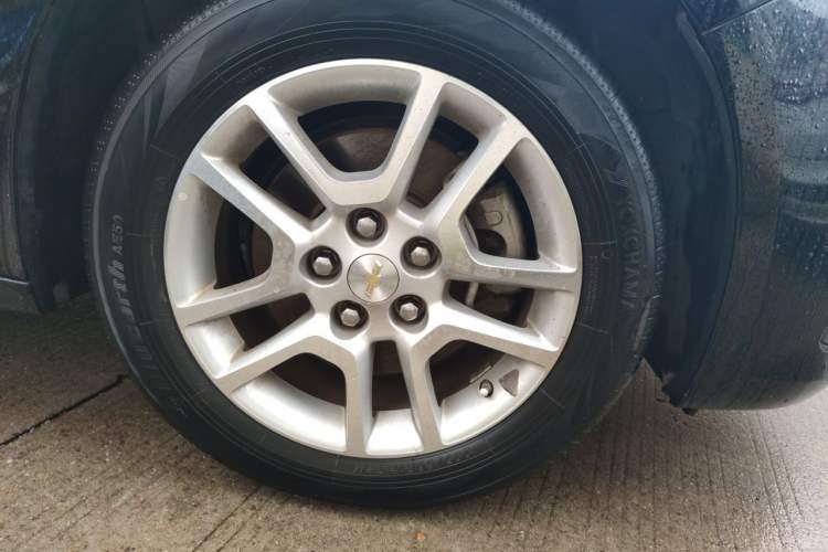 Used Chevrolet Malibu 2016 1.6T Automatic Luxury Edition Right Front Wheel Hub