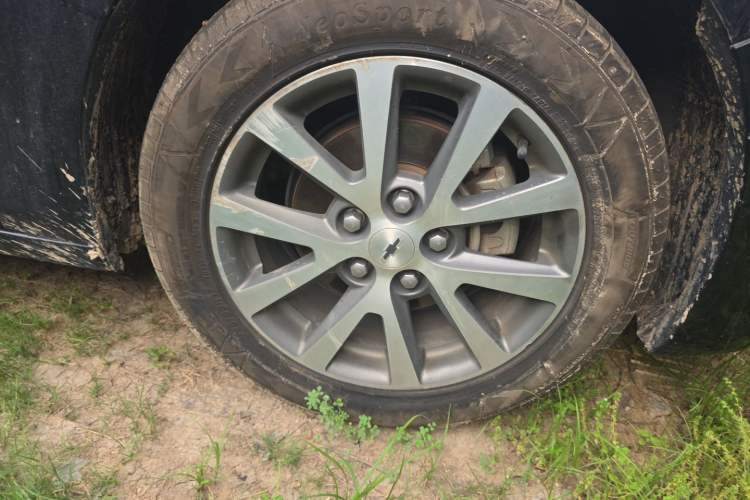 Used Chevrolet Malibu 2016 2.0L Automatic Luxury Edition Right Front Wheel Hub