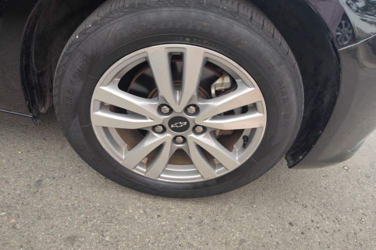 Used Chevrolet Malibu 2016 1.6T Automatic Luxury Edition Right Front Wheel Hub