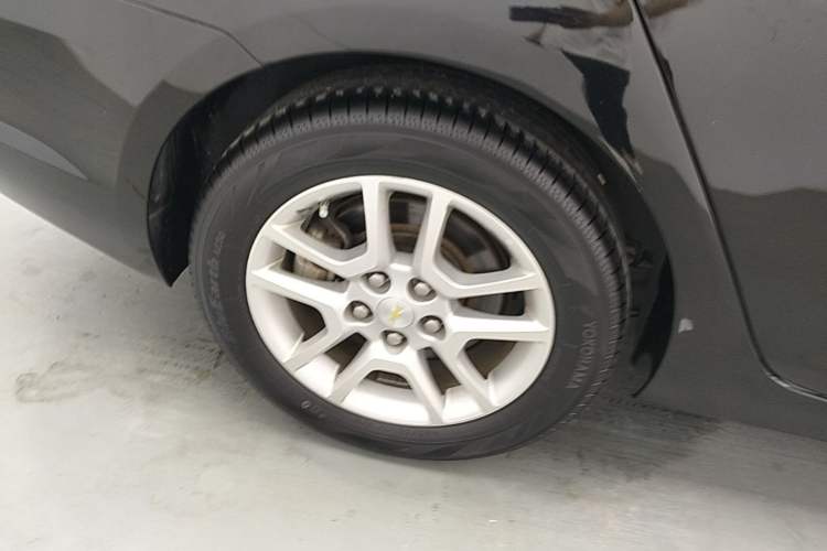 Used Chevrolet Malibu 2016 1.6T Automatic Comfort Edition Right Rear Wheel Hub