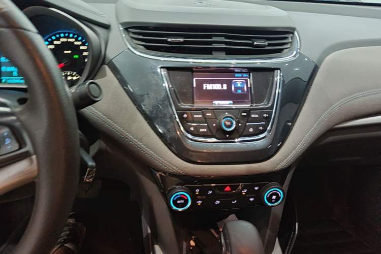 Used Chevrolet Malibu 2016 1.6T Automatic Comfort Edition Audio And AC Panel