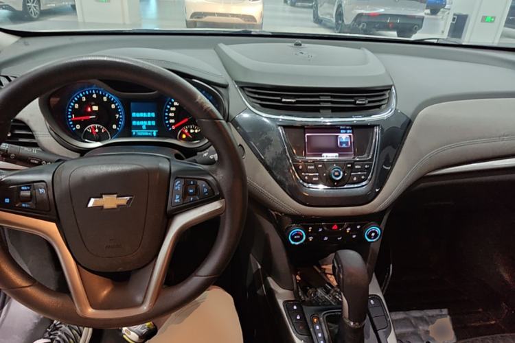 Used Chevrolet Malibu 2016 1.6T Automatic Comfort Edition Center Console