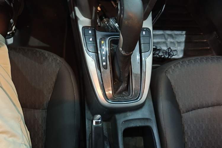Used Chevrolet Malibu 2016 1.6T Automatic Comfort Edition Gear Lever