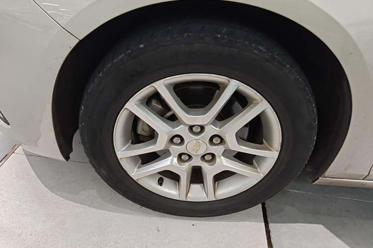 Used Chevrolet Malibu 2016 1.6T Automatic Comfort Edition Left Front Wheel Hub