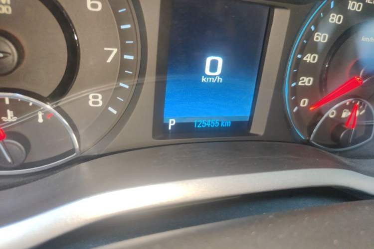 Used Chevrolet Malibu 2016 1.6T Automatic Luxury Edition Odometer Close Up