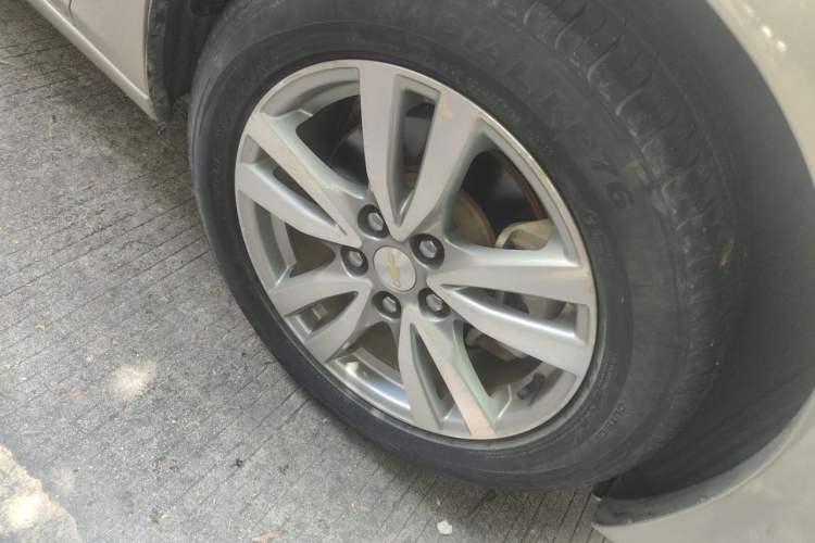 Used Chevrolet Malibu 2016 1.6T Automatic Luxury Edition Right Front Wheel Hub