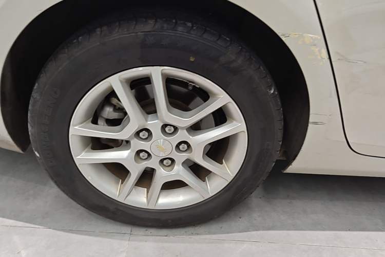 Used Chevrolet Malibu 2016 1.6T Automatic Comfort Edition Right Rear Wheel Hub