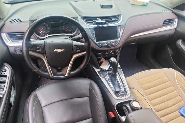 Used Chevrolet Malibu 2016 2.0L Automatic Luxury Edition Center Console