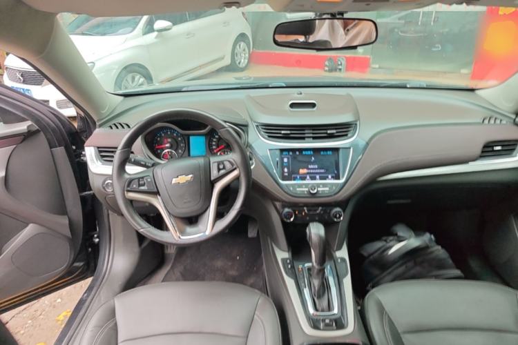 Used Chevrolet Malibu 2016 2.0L Automatic Luxury Edition Center Console