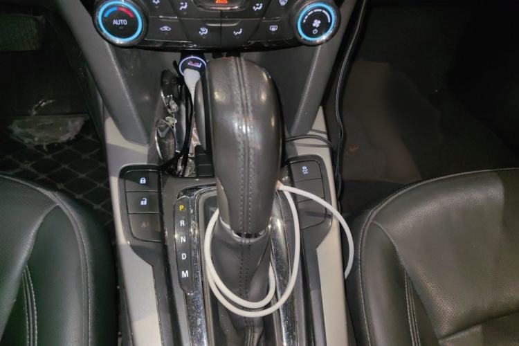 Used Chevrolet Malibu 2016 2.0L Automatic Luxury Edition Gear Lever