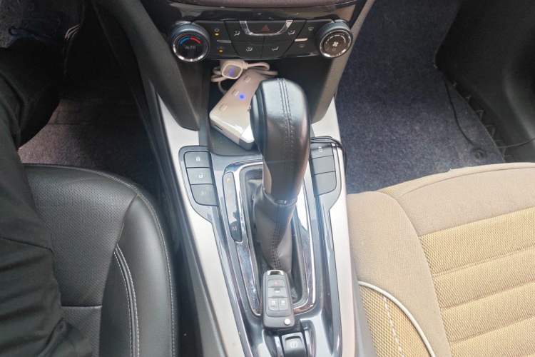 Used Chevrolet Malibu 2016 2.0L Automatic Luxury Edition Gear Lever