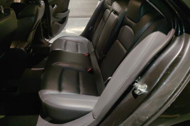 Used Chevrolet Malibu 2016 2.0L Automatic Luxury Edition Interior 4