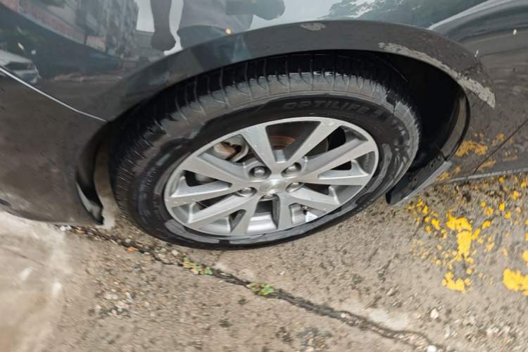 Used Chevrolet Malibu 2016 2.0L Automatic Luxury Edition Left Front Wheel Hub