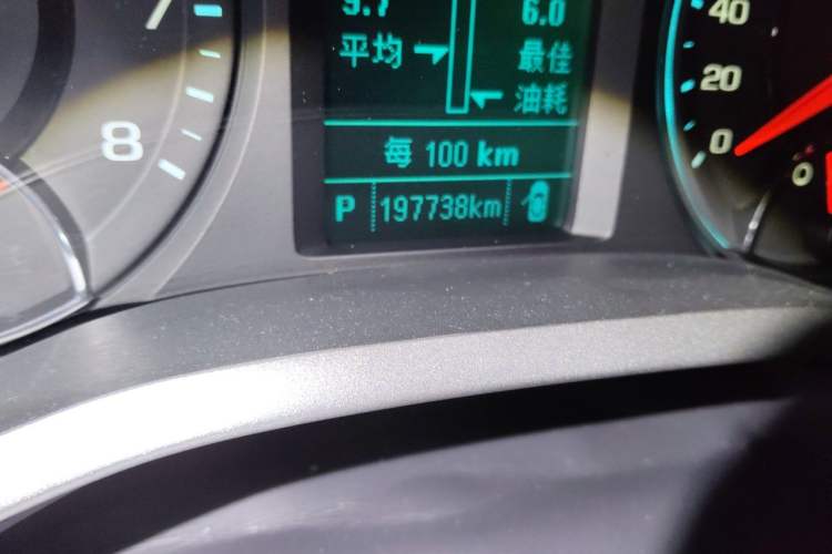 Used Chevrolet Malibu 2016 2.0L Automatic Luxury Edition Odometer Close Up
