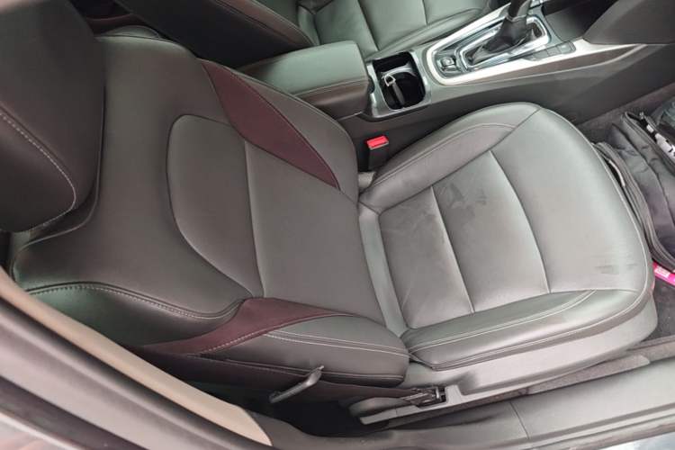 Used Chevrolet Malibu 2016 2.0L Automatic Luxury Edition Right Front Seat