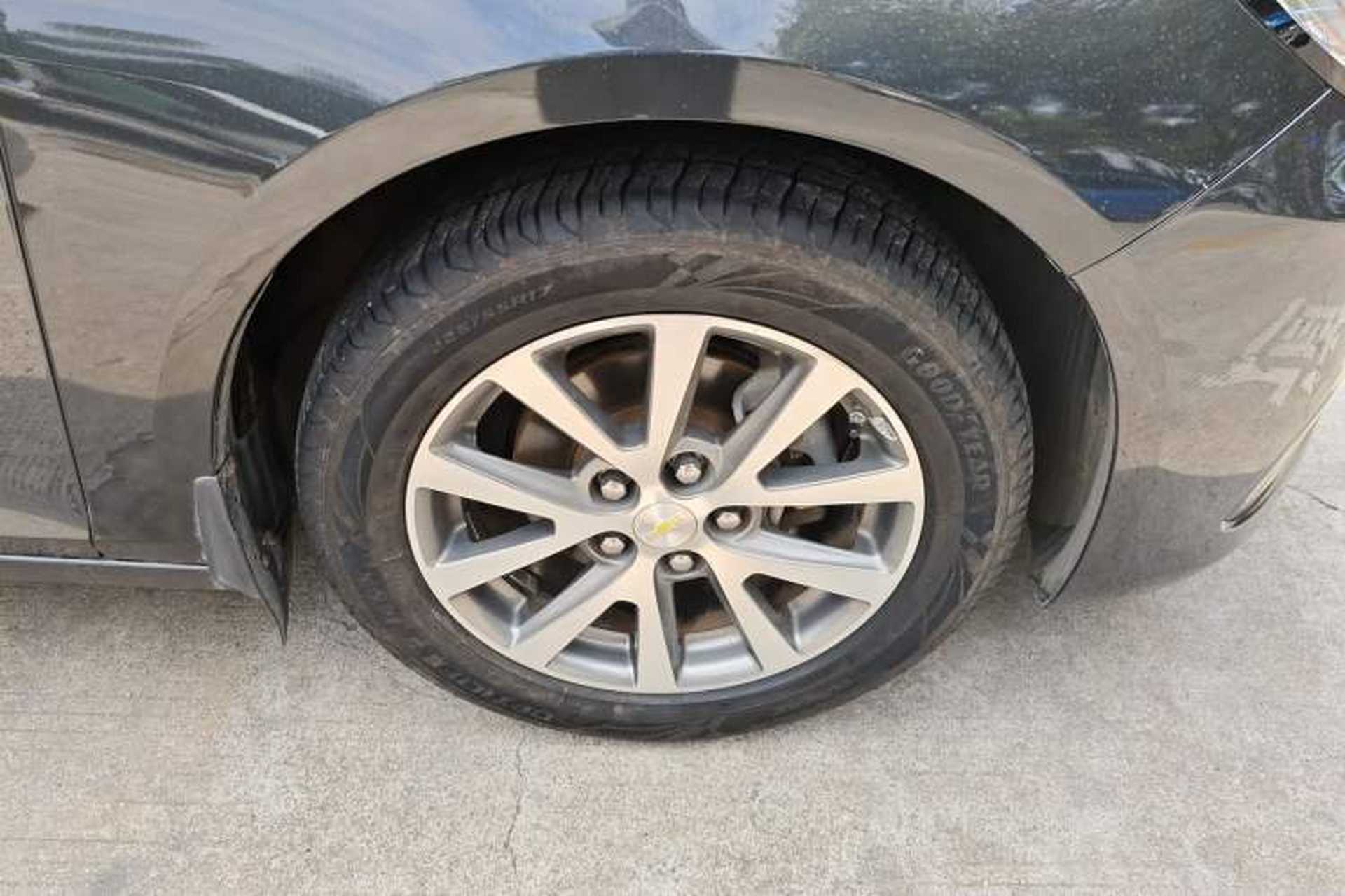 Used Chevrolet Malibu 2016 2.0L Automatic Luxury Edition Right Front Wheel Hub