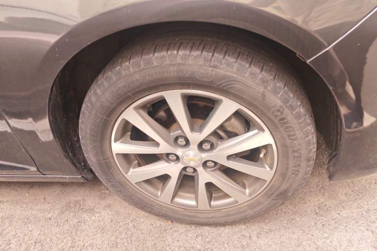 Used Chevrolet Malibu 2016 2.0L Automatic Luxury Edition Right Front Wheel Hub
