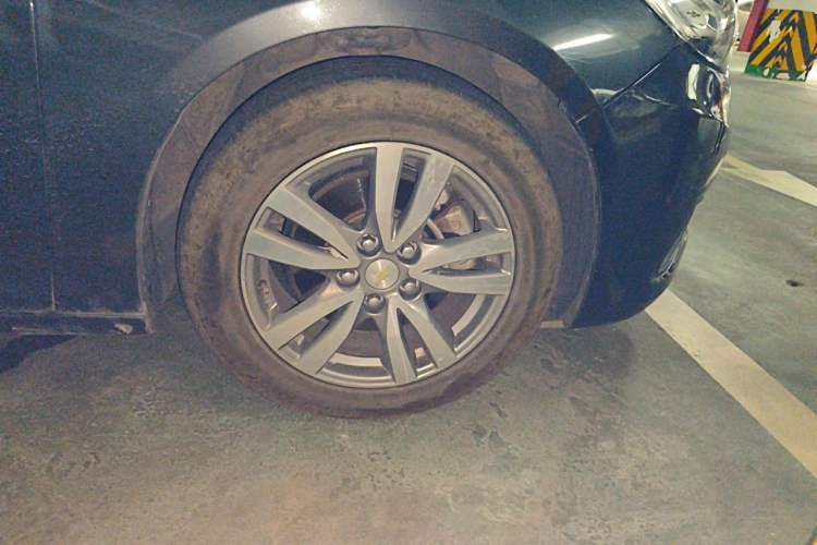 Used Chevrolet Malibu 2016 1.6T Automatic Luxury Edition Right Front Wheel Hub