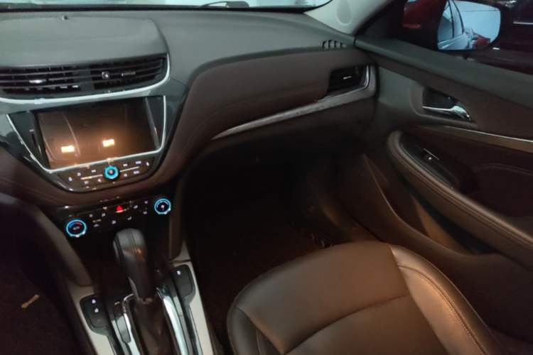 Used Chevrolet Malibu 2016 2.0L Automatic Luxury Edition Audio And AC Panel