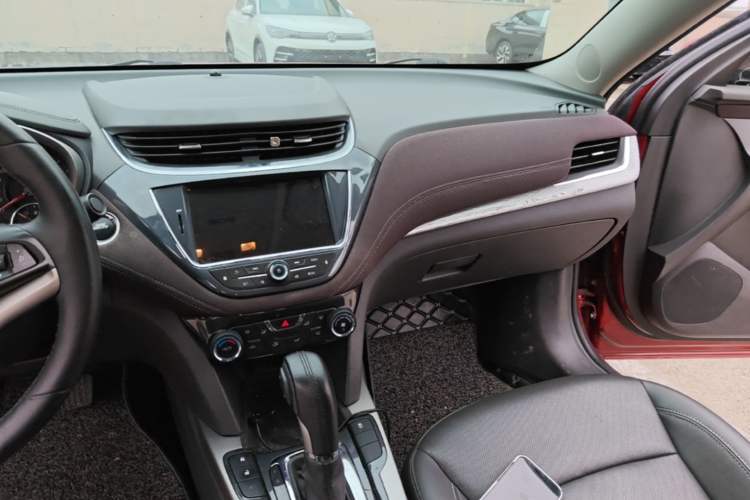Used Chevrolet Malibu 2016 2.0L Automatic Luxury Edition Audio And AC Panel