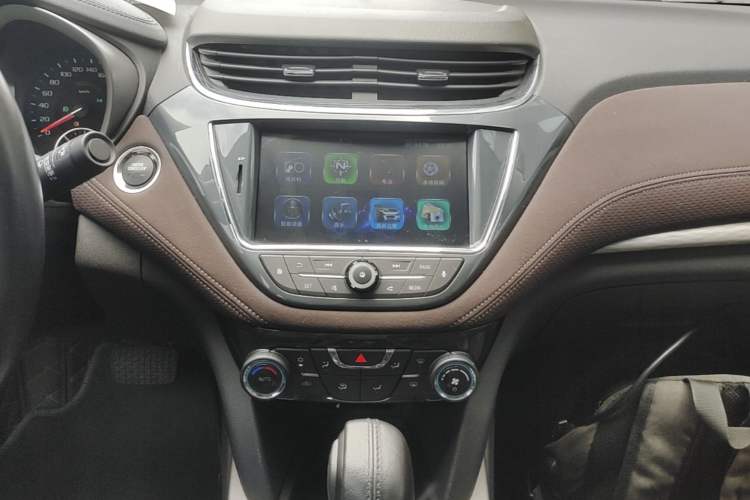 Used Chevrolet Malibu 2016 2.0L Automatic Luxury Edition Audio And AC Panel