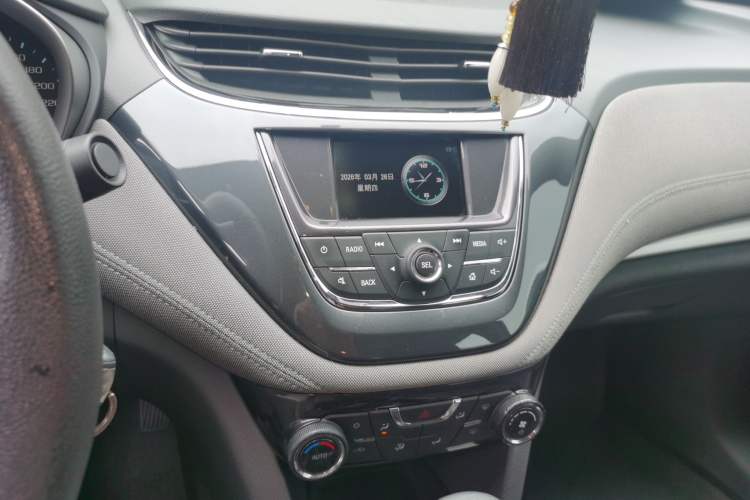 Used Chevrolet Malibu 2016 2.0L Automatic Comfort Edition Audio And AC Panel