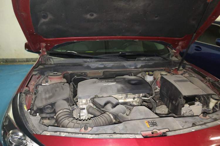 Used Chevrolet Malibu 2016 2.0L Automatic Luxury Edition Engine Bay Right
