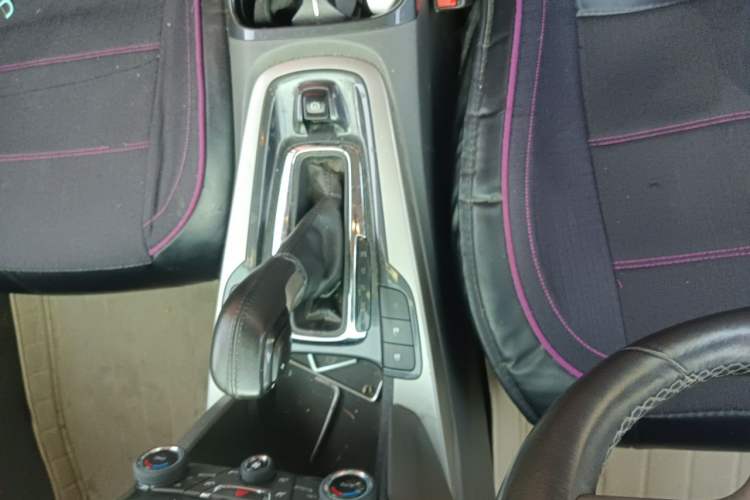 Used Chevrolet Malibu 2016 1.6T Automatic Luxury Edition Gear Lever