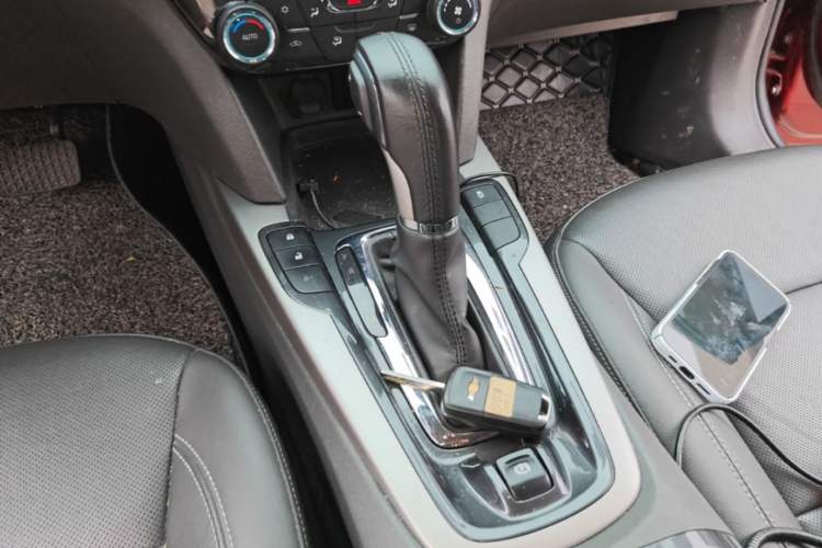 Used Chevrolet Malibu 2016 2.0L Automatic Luxury Edition Gear Lever