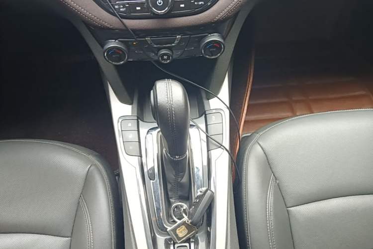 Used Chevrolet Malibu 2016 1.6T Automatic Luxury Edition Gear Lever
