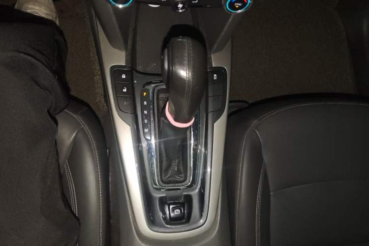 Used Chevrolet Malibu 2016 1.6T Automatic Luxury Edition Gear Lever