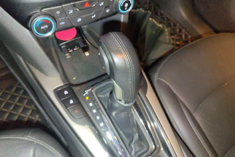 Used Chevrolet Malibu 2016 2.0L Automatic Luxury Edition Gear Lever