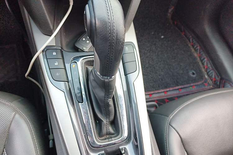 Used Chevrolet Malibu 2016 2.4L Automatic Luxury Edition Gear Lever